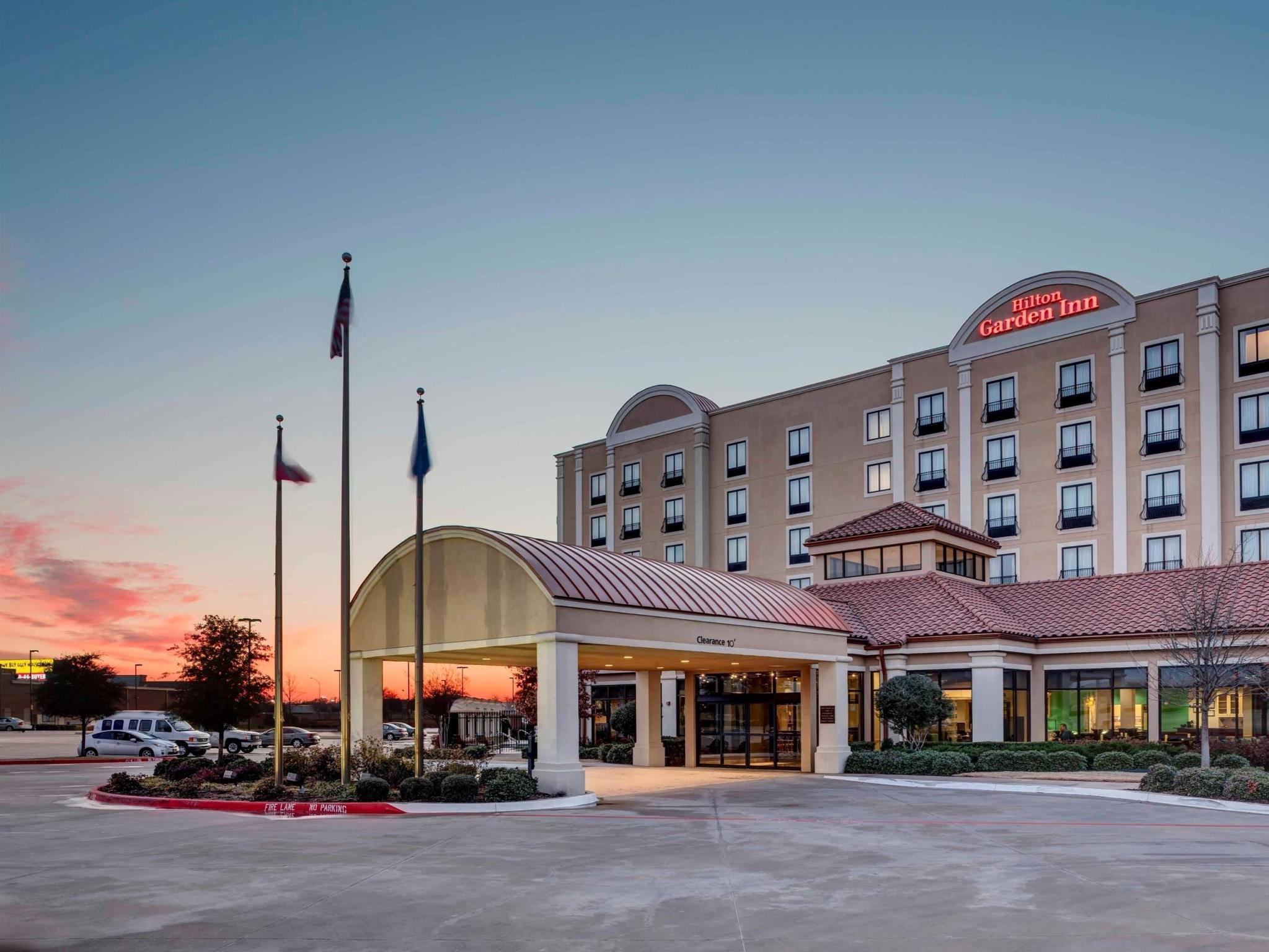 Hilton Garden Inn Dallas Луїсвілл Екстер'єр фото