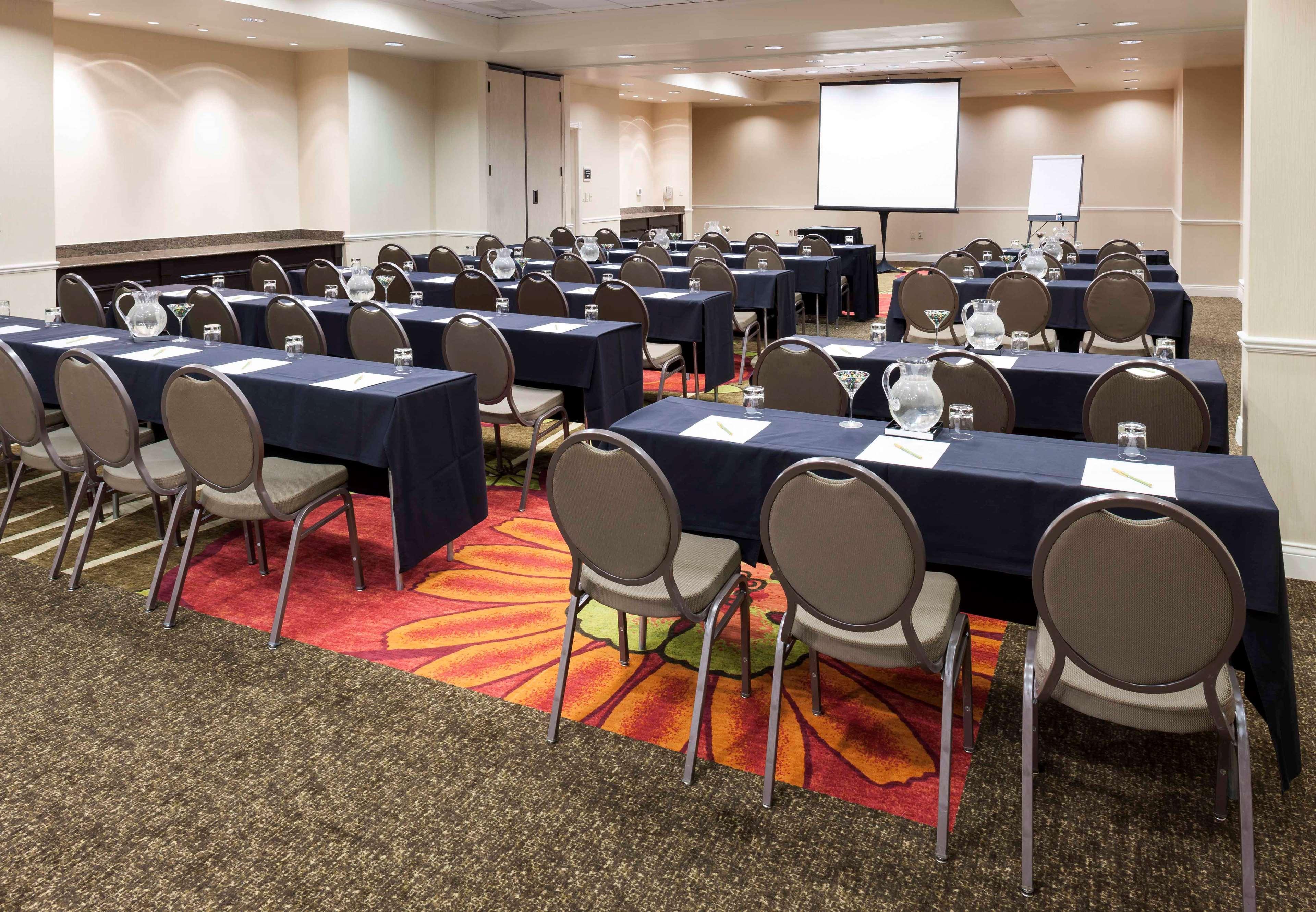 Hilton Garden Inn Dallas Луїсвілл Екстер'єр фото