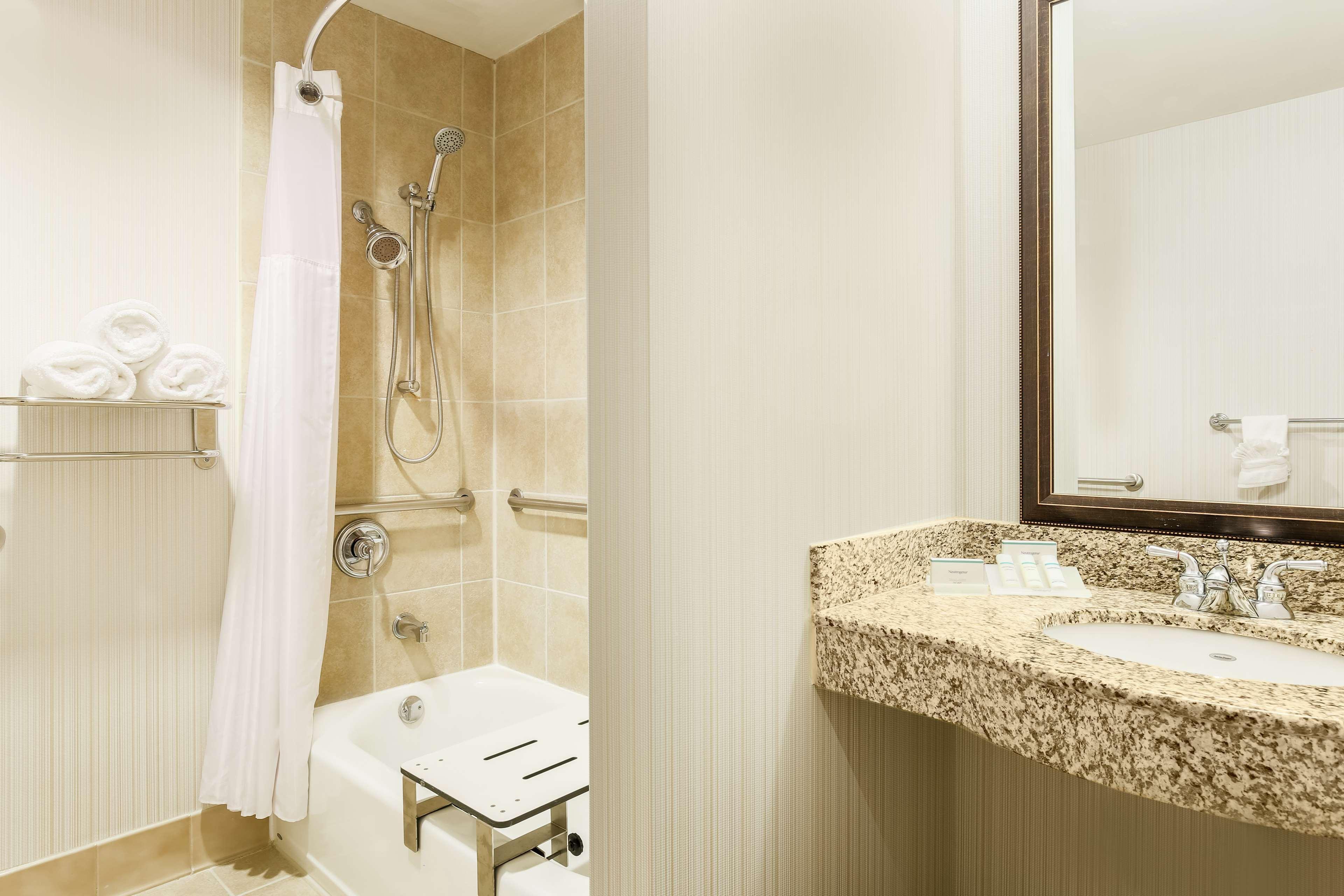 Hilton Garden Inn Dallas Луїсвілл Екстер'єр фото