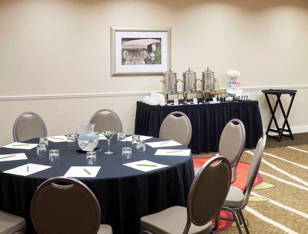 Hilton Garden Inn Dallas Луїсвілл Екстер'єр фото