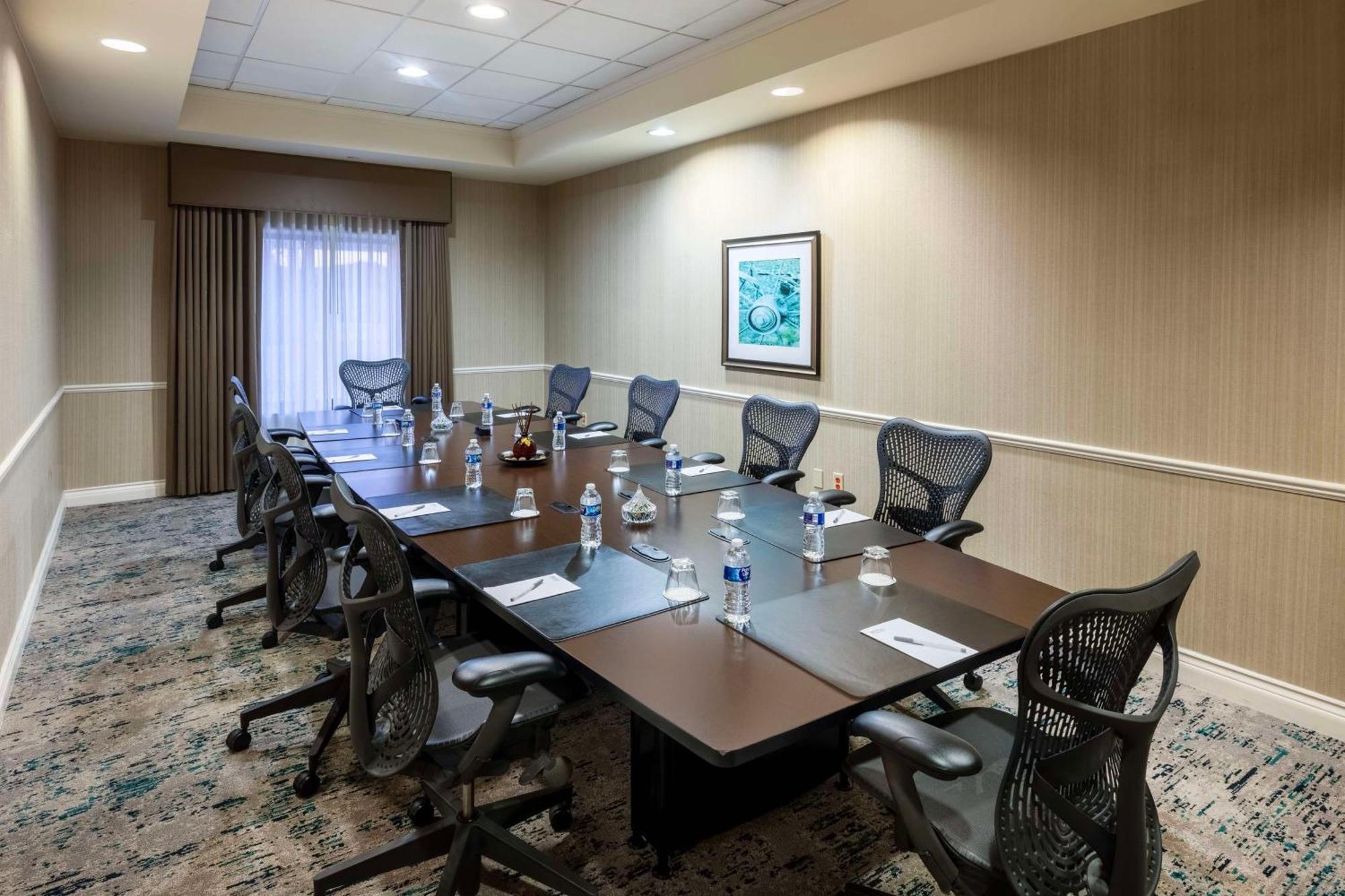 Hilton Garden Inn Dallas Луїсвілл Екстер'єр фото