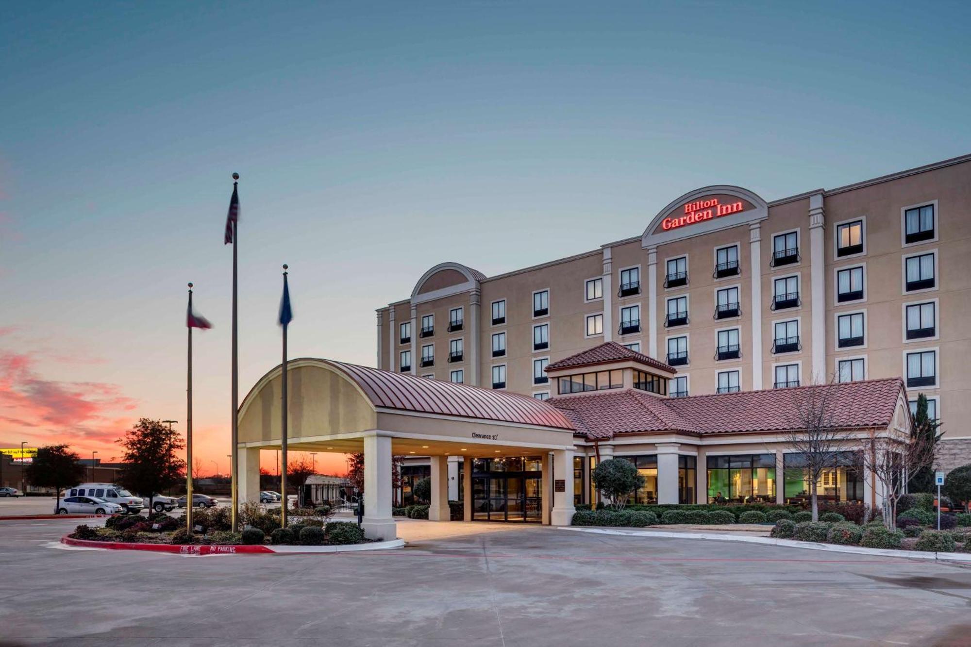 Hilton Garden Inn Dallas Луїсвілл Екстер'єр фото