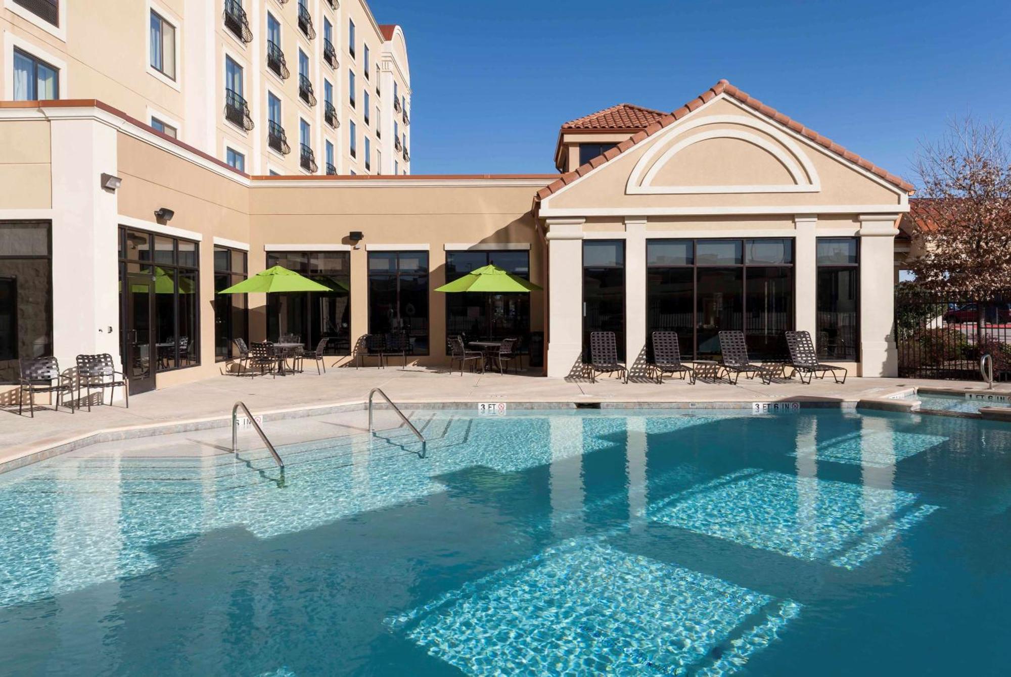 Hilton Garden Inn Dallas Луїсвілл Екстер'єр фото